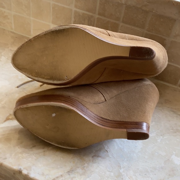 Super sexy suede wedge.Ankle bootie. - Picture 4 of 4